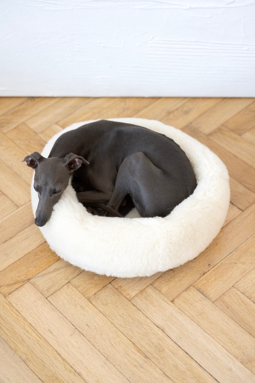 Round Natural White Wool Pet Bed