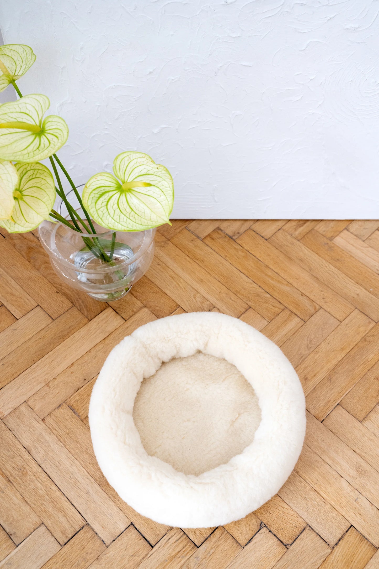 Round Natural Wool Pet Bed - White - MellowConceptStore