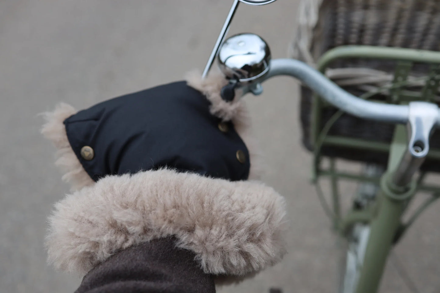 Waterproof Natural Sheepskin Stroller Hand Muffs - Black&Beige - MellowConceptStore
