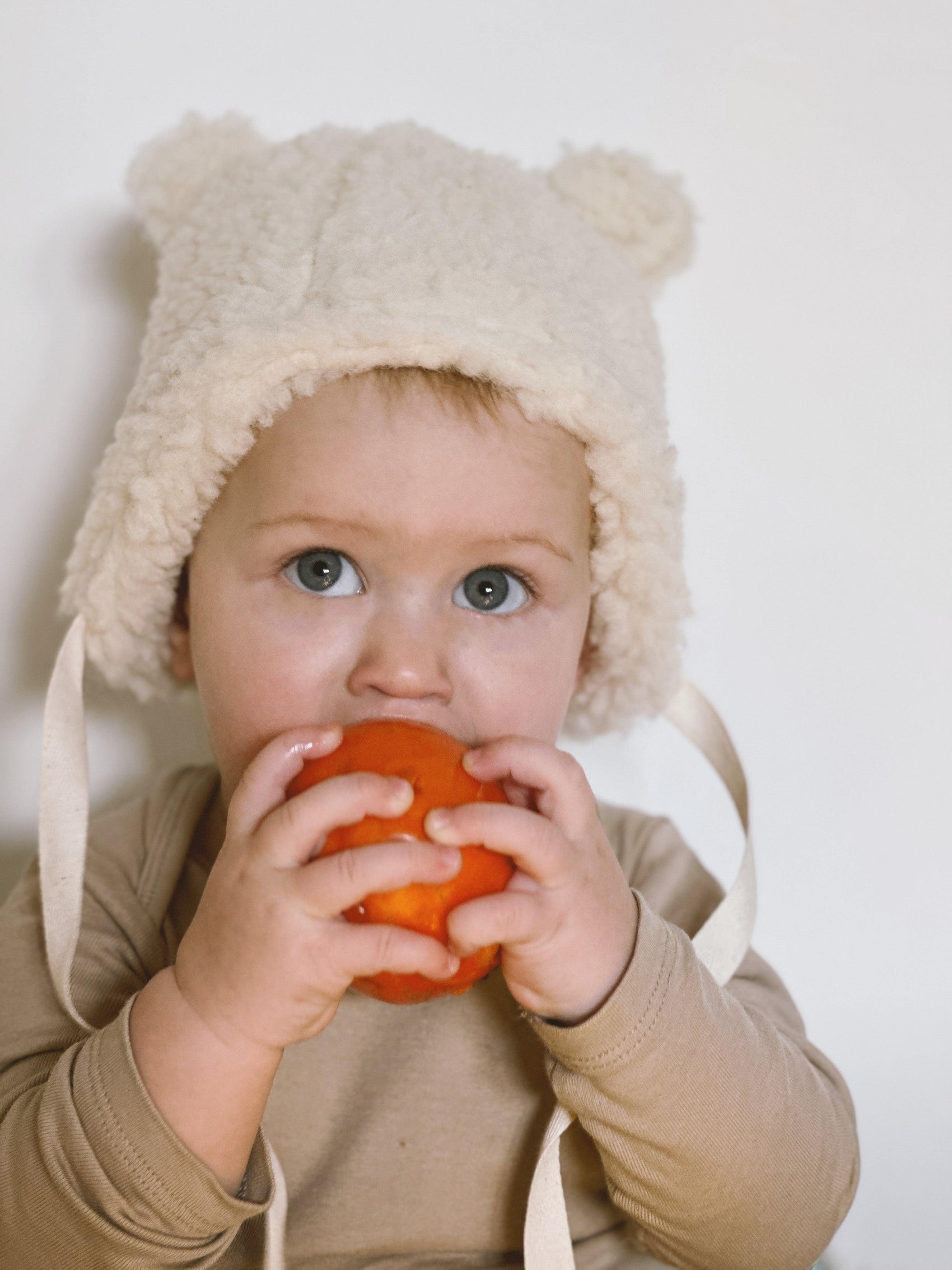 Babymütze aus Wolle mit Eisbärmotiv