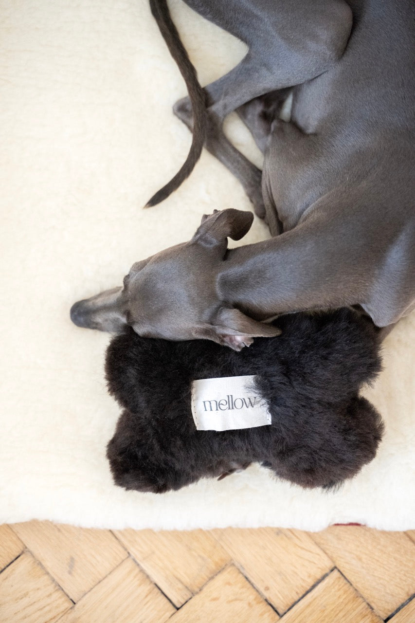 Hundespielzeug aus natürlichem Schaffell - Knochen - Schwarz