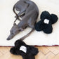 Hundespielzeug aus natürlichem Schaffell - Knochen - Schwarz